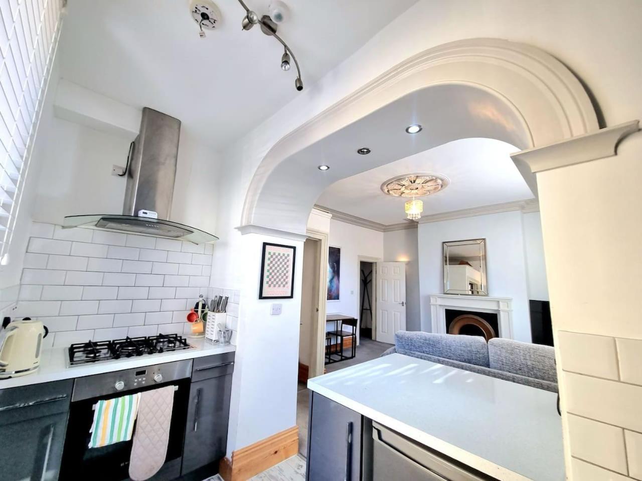 Entire Apartment By City Centre & Harbourside Bristol Exterior foto
